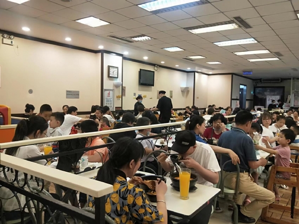 康德專(zhuān)注于食品調(diào)味料已十八年有余，一直注重出品的安全、穩(wěn)定，強(qiáng)調(diào)給商家?guī)?lái)廚師便捷,出品穩(wěn)定，減少能耗，安全有保障！歡迎有意合作老板質(zhì)詢(xún)來(lái)工廠(chǎng)考察！